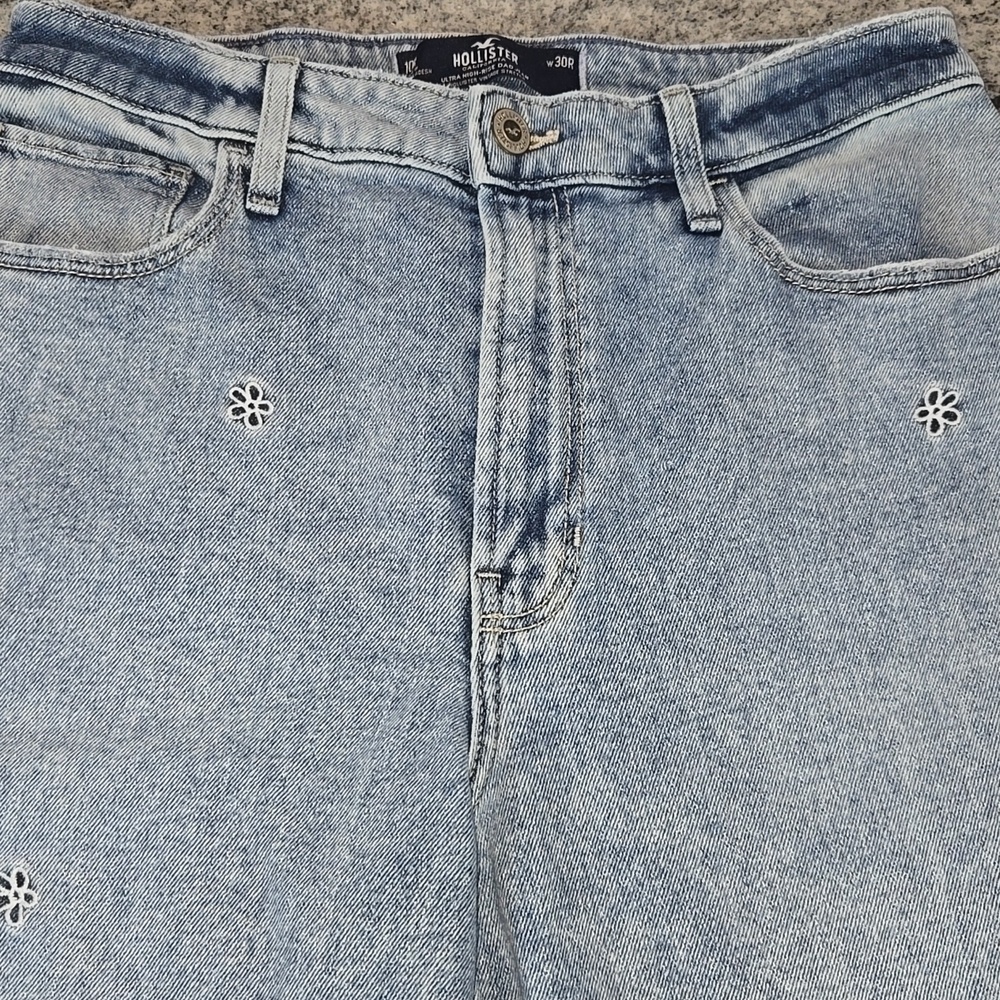 Hollister Women's 10/30 Ultra High Rise Wide Leg Dad Jeans Floral Embroidery